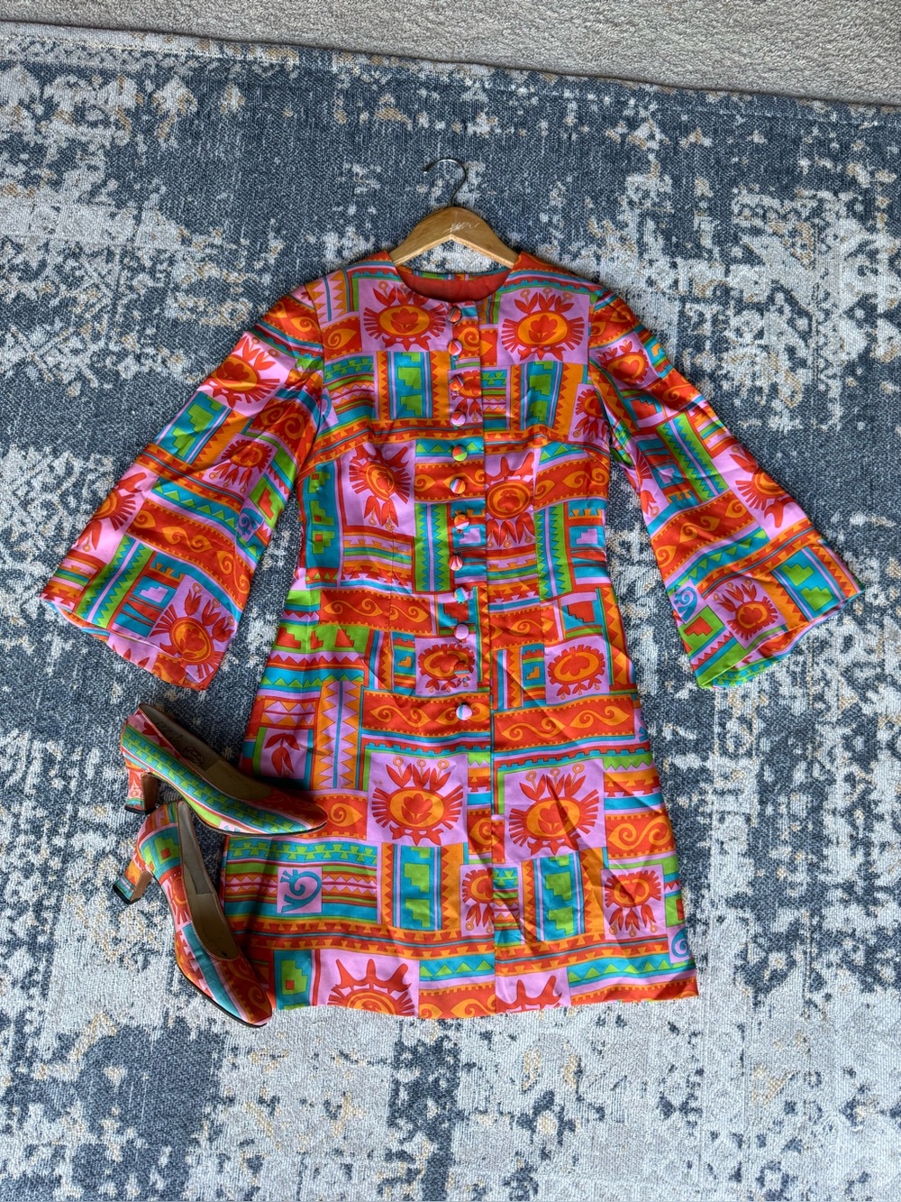 Vtg 60s Bell Sleeve Vibrant Go-Go Shift Dress & Heels Sz 6